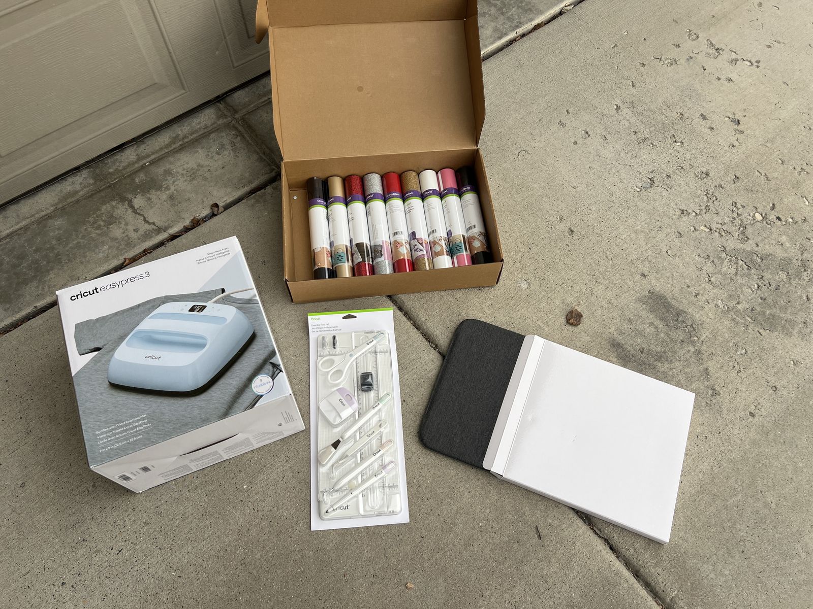 Cricut Easy Press 3 With Vinyl And Accessories