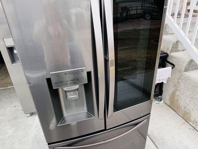 $ 850 OBO GOOD FRIDGE LG BLACK STAILESS STEEL