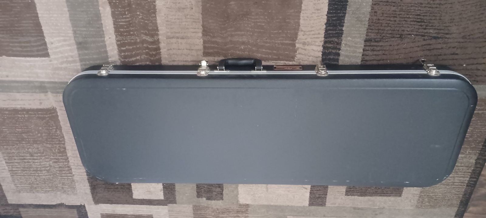 Main image 6