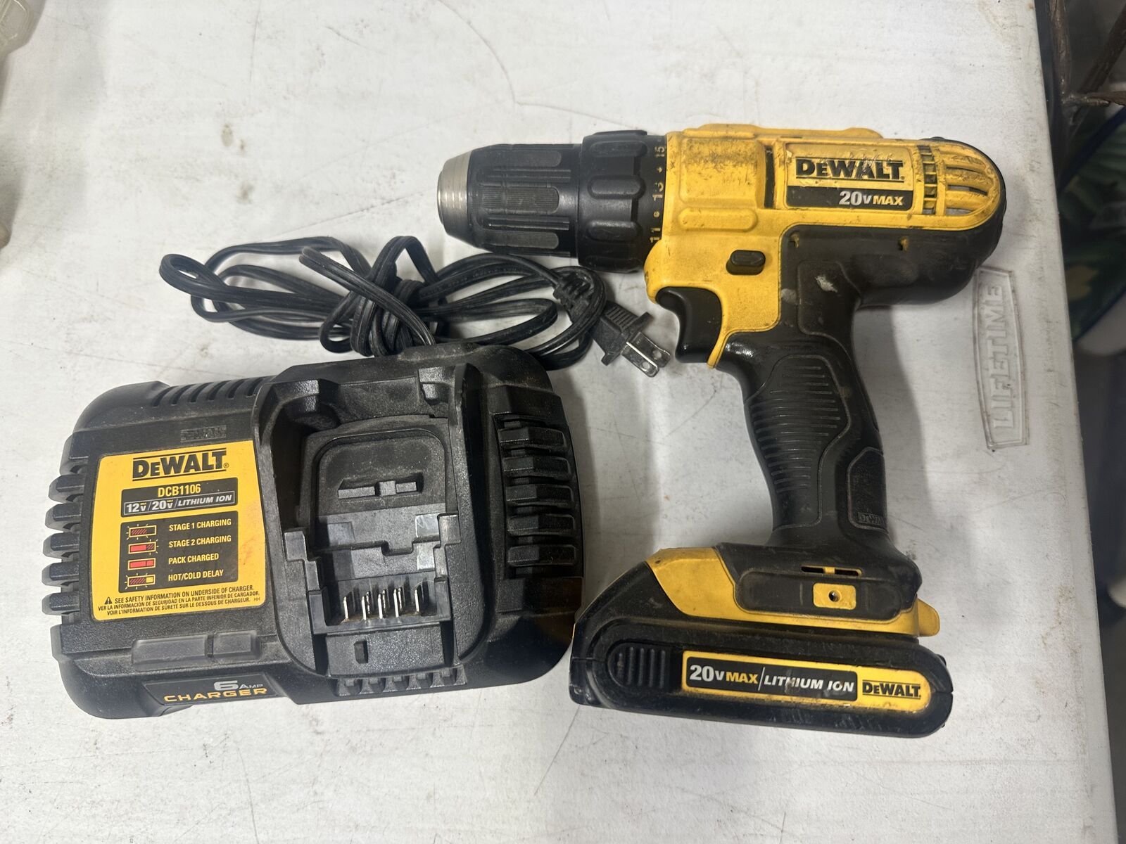 Dewalt 20V 1/2 Inch Cordless Drill With Charger