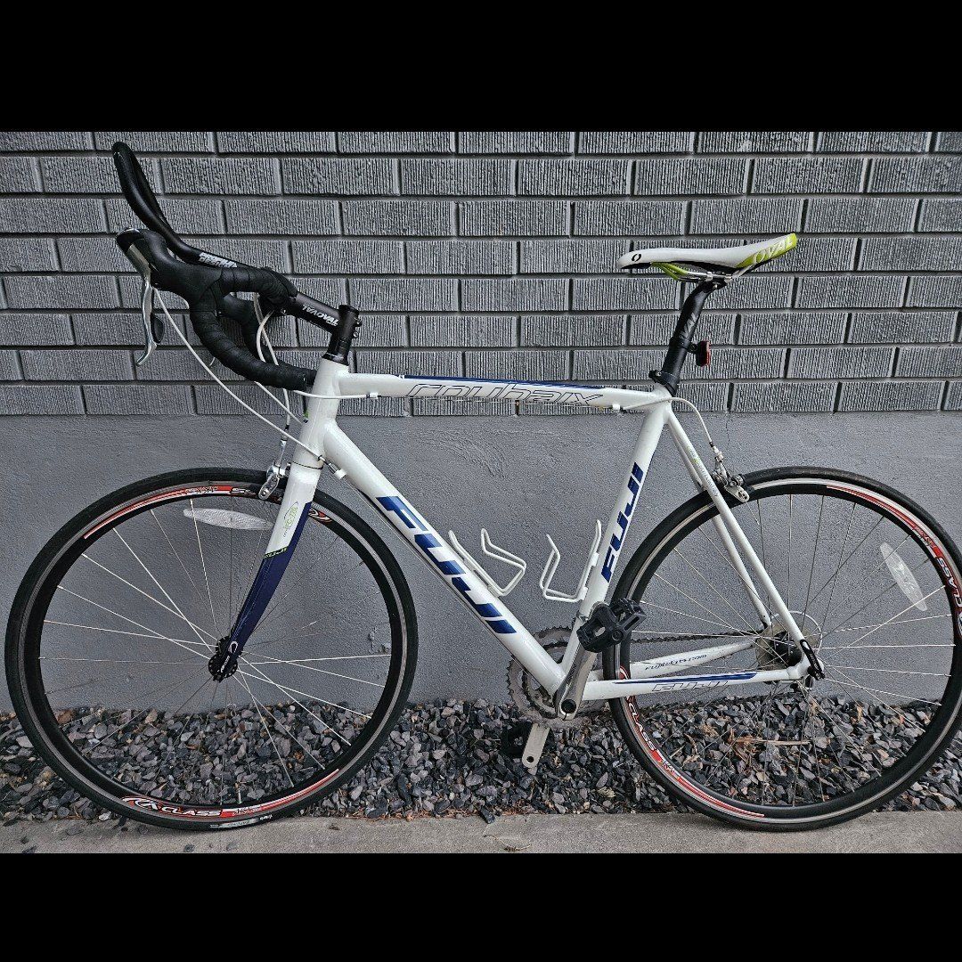 Fuji Roubaix Road Bike w/ Aero Bars – Large Frame (Fits 6'2"–6'4")