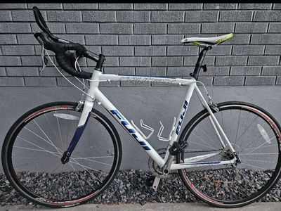 Fuji Roubaix Road Bike w/ Aero Bars – Large Frame (Fits 6'2"–6'4")