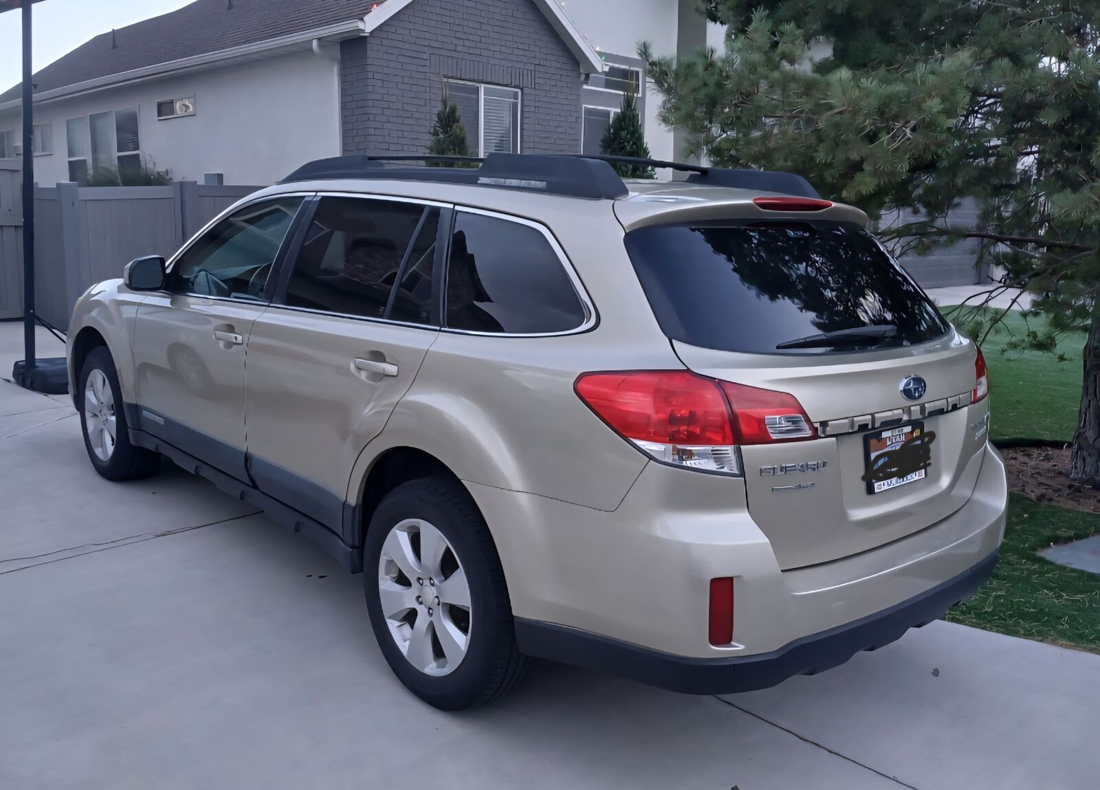2010 SUBARU OUTBACK 2.5i Premium