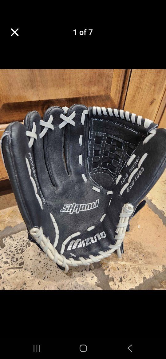 baseball/ softball glove 12.5 right hand like new