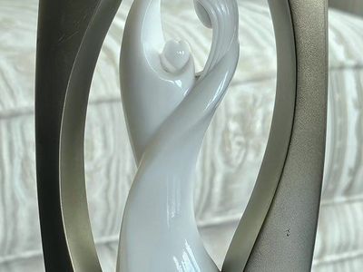 Modern Abstract Family Figurine Statue - White Ceramic and Bronze Tone Metalic Frame 9"×4.5"