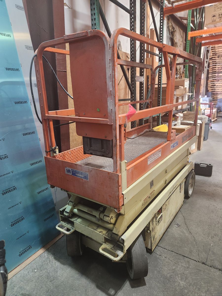 JLG 2032E2 Scissor Lift (as-is)