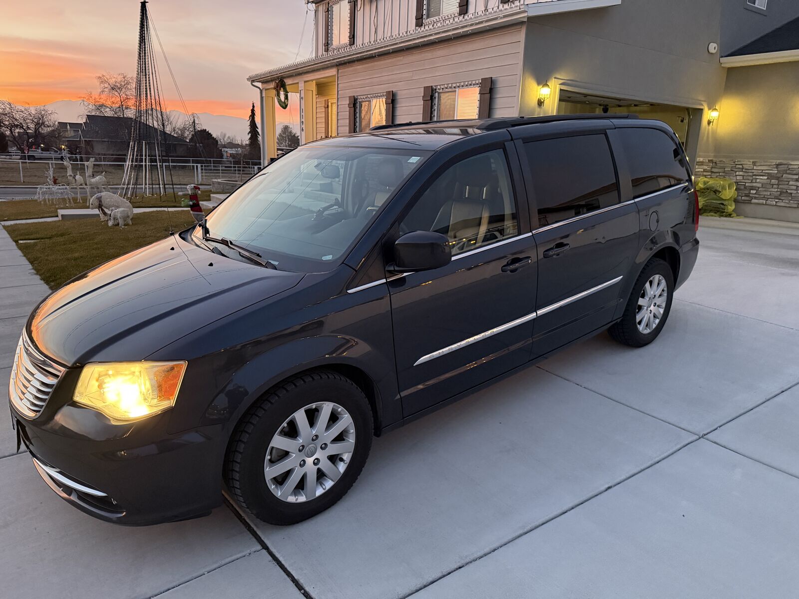 2014 CHRYSLER TOWN AND COUNTRY