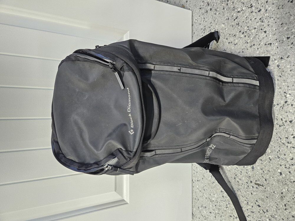 Black Diamond backpack (22L)