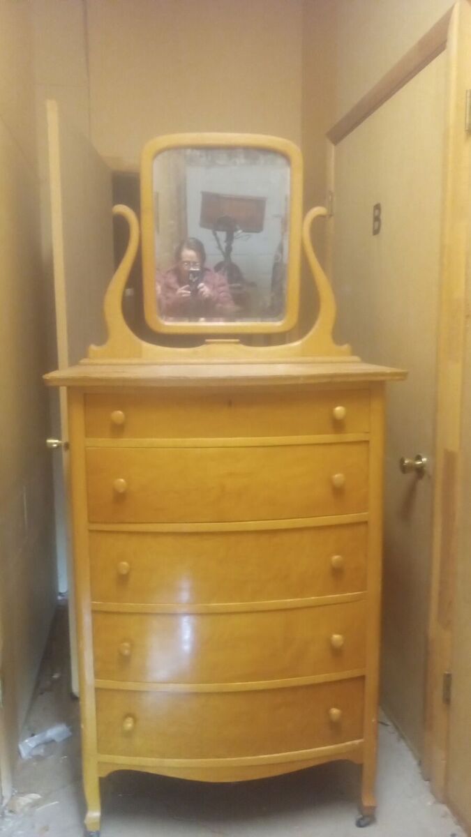 Antique 1930s Dresser w/Mirror