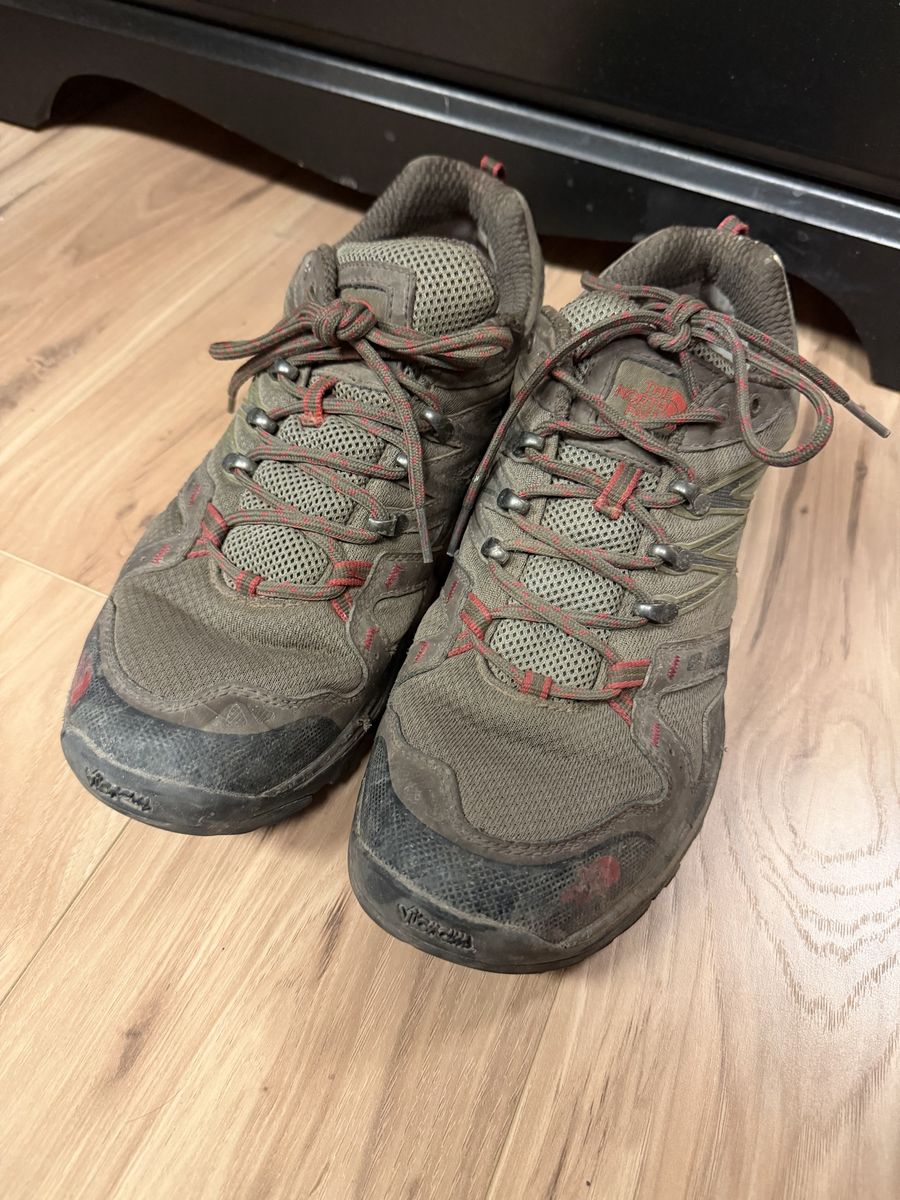 Men’s Hiking Shoes - Size 11
