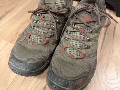 Men’s Hiking Shoes - Size 11
