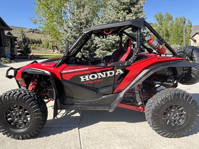 Ultimate 2022 Honda Talon R Live Valve and Alcom 7.5 x 16 Aluminum Frame Dual Axle Enclosed Trailer