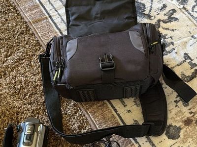 Canon VIXIA HF200 HD Camcorder Bundle with Bag and Charger