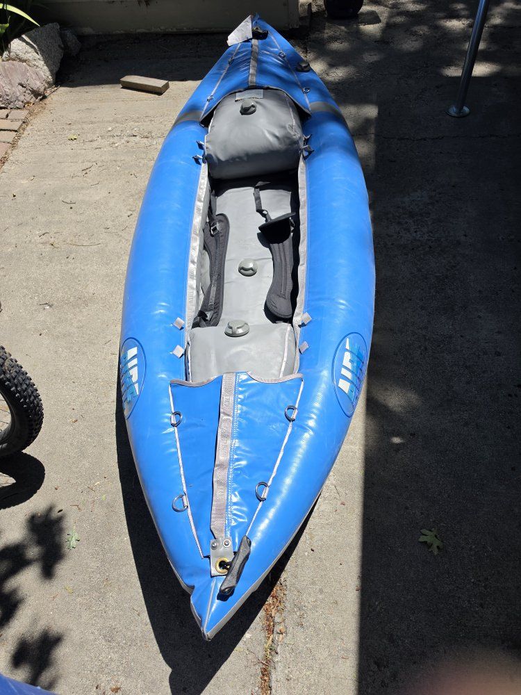 inflatable kayak self bailing