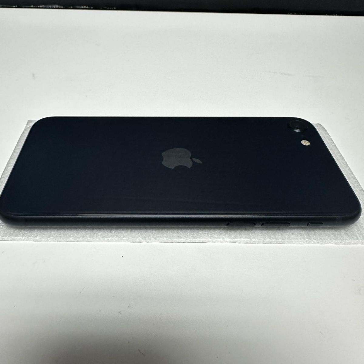 Apple iPhone SE (3rd generation), 64GB, Black, UNLOCKED con 2 SanPham ID 15448
