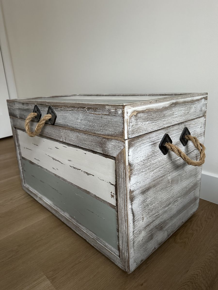 Nice Trunk Storage / Chair