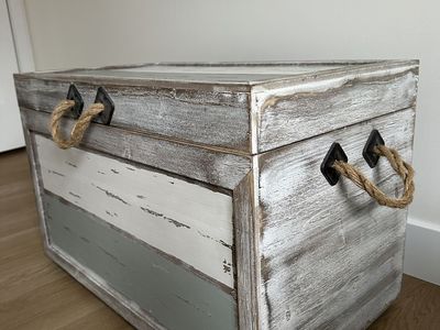 Nice Trunk Storage / Chair