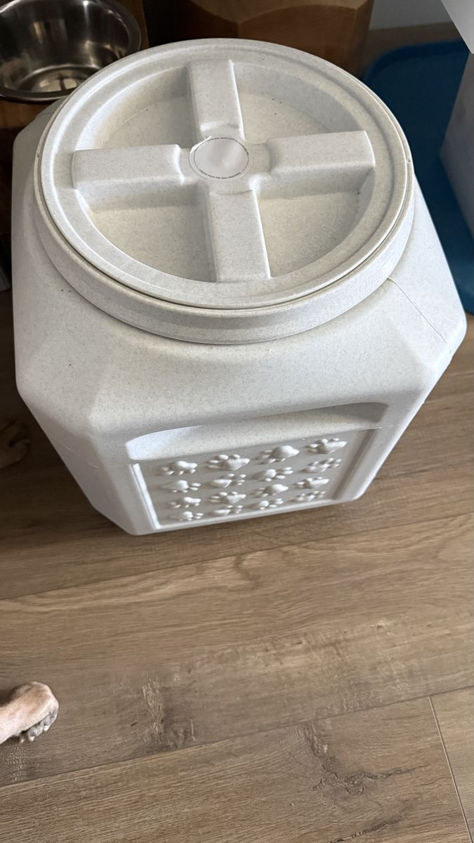 25 Lb Dog Food Storage Vault
