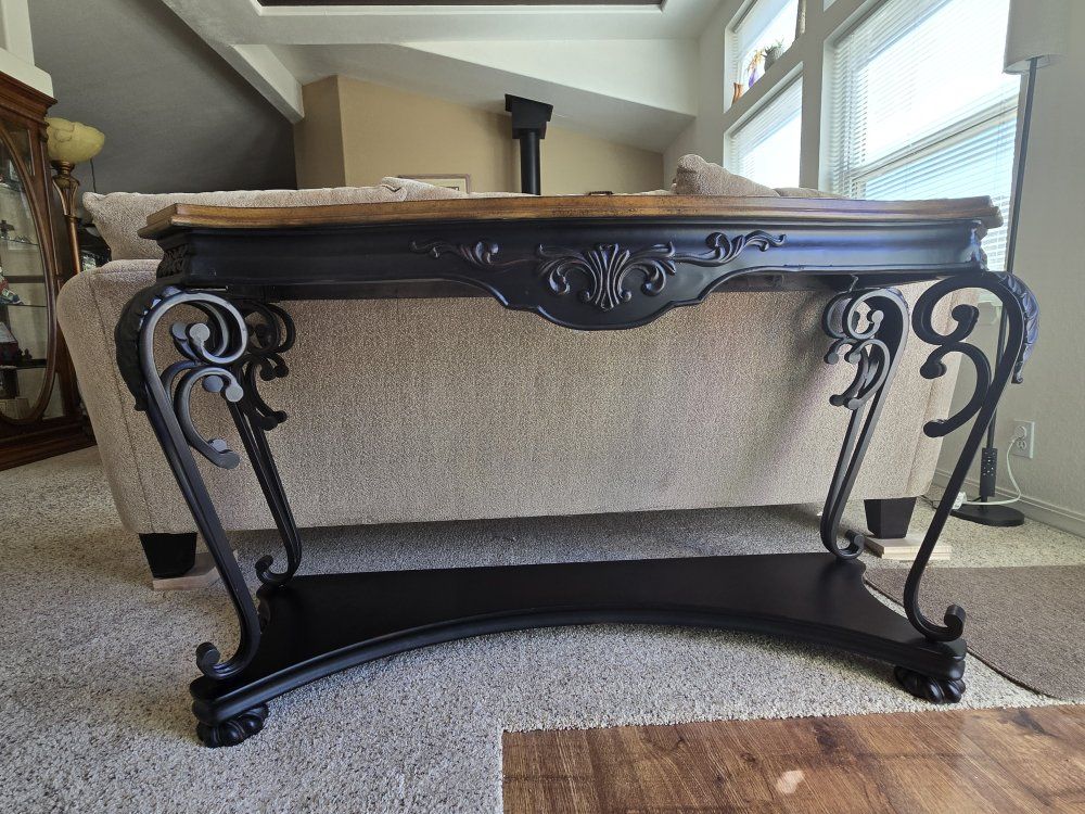 Beautiful Sofa/Side Table