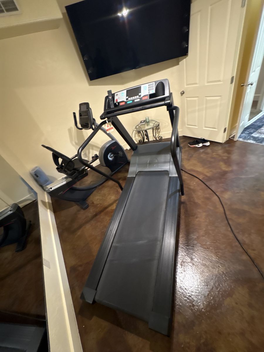 Quinton ClubTrack 612 plus commercial grade medical treadmill $900 cash/venmo in Draper