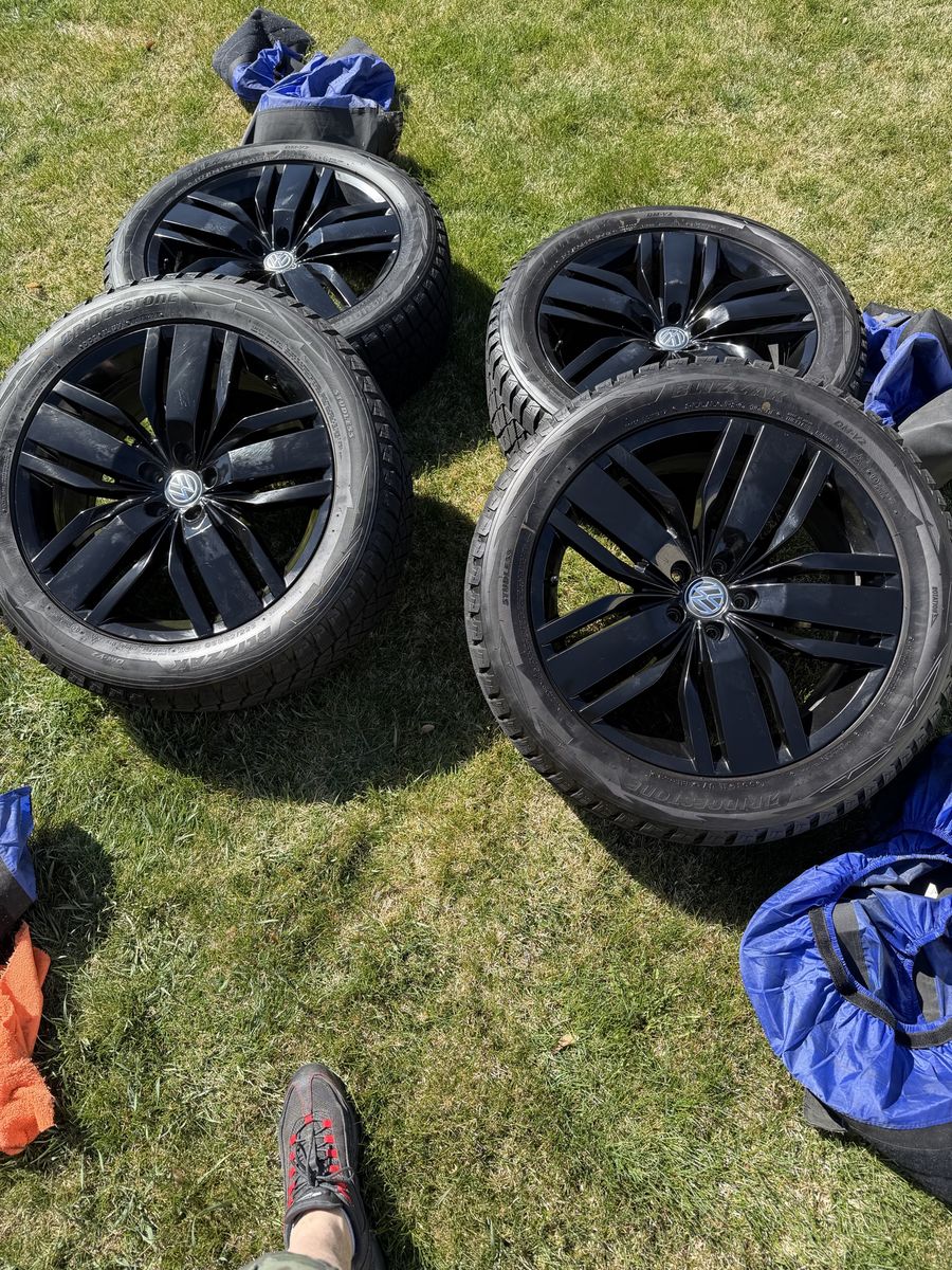 Volkswagen Atlas 20" Wheels And Snow Tires