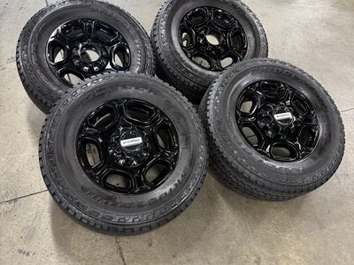 LIKE NEW 2026 f350 OEM 18in blackout wheels/ 275/70/18 tires