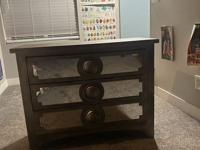 Dark Wood 3-Drawer Dresser / Nightst