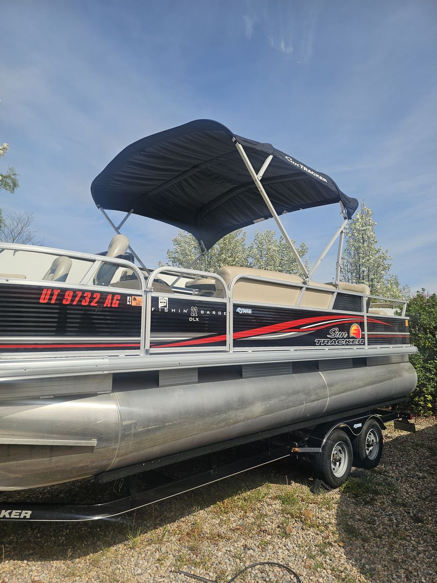 2013 Sun Tracker Fishing Barge 22DLX Pontoon Boat