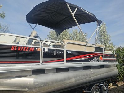 2013 Sun Tracker Fishing Barge 22DLX Pontoon Boat