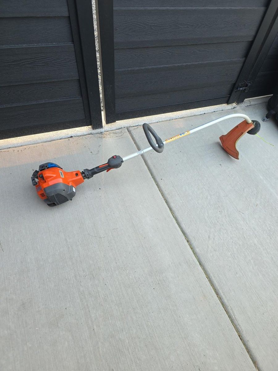 Husqvarna Gas Powered Curved Shaft String Trimmer Weed Eater