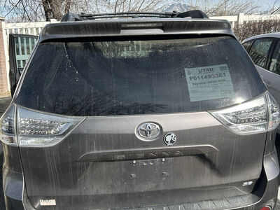 2016 TOYOTA SIENNA SE