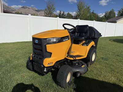 Cub Cadet XT1 Riding Lawnmower w/ Bagger