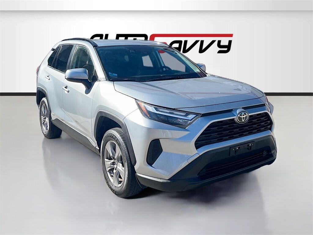 2025 TOYOTA RAV4 XLE