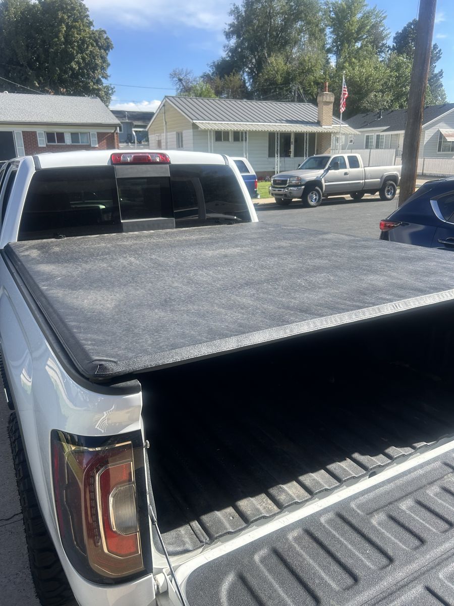 Tonneau Cover/ Bed Cover