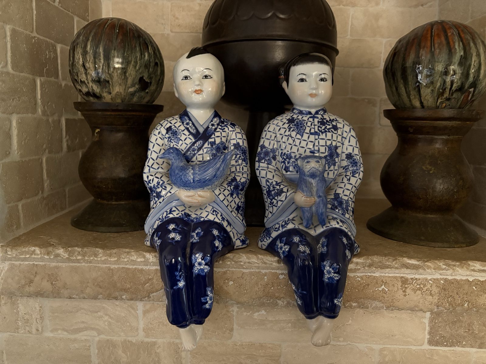 Vintage Chinoiserie Porcelain ShelfSitter Children