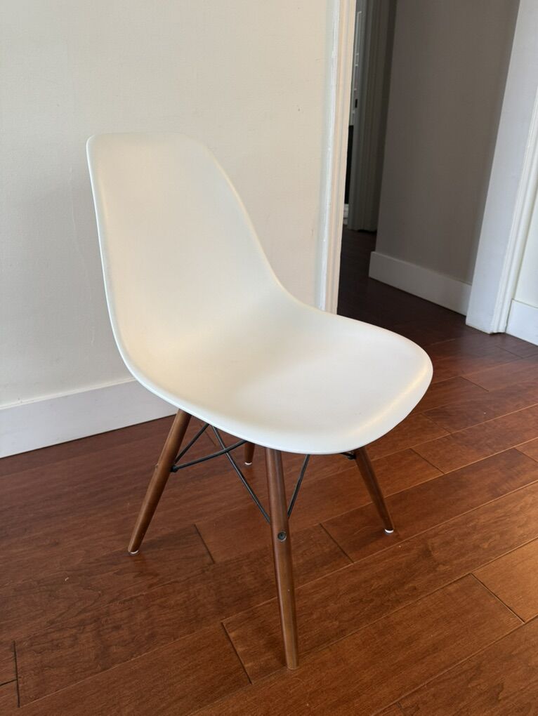 White Modern Dining Room/Desk/Side Chair