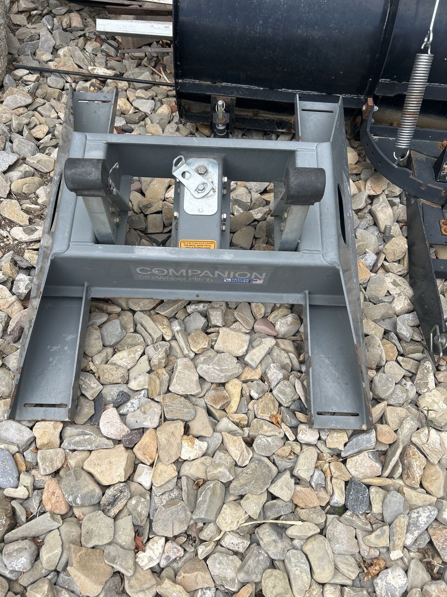 B&W 5th Wheel hitch BASE