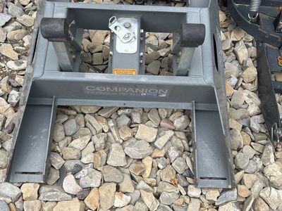 B&W 5th Wheel hitch BASE