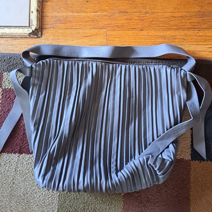 Cute Paparazzi brand gray bag