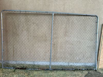 Chain link dog run panels