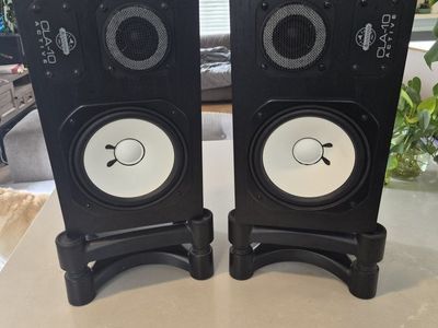 Avantone Pro CLA-10 Active Studio Monitors Pair with Isolation Stands