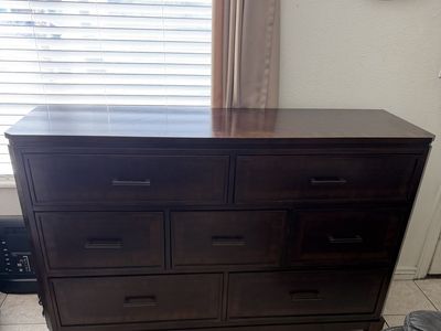 Beautiful 7-drawer wooden dresser