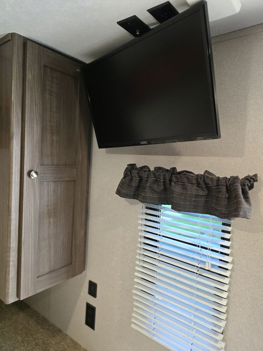 Main image 12