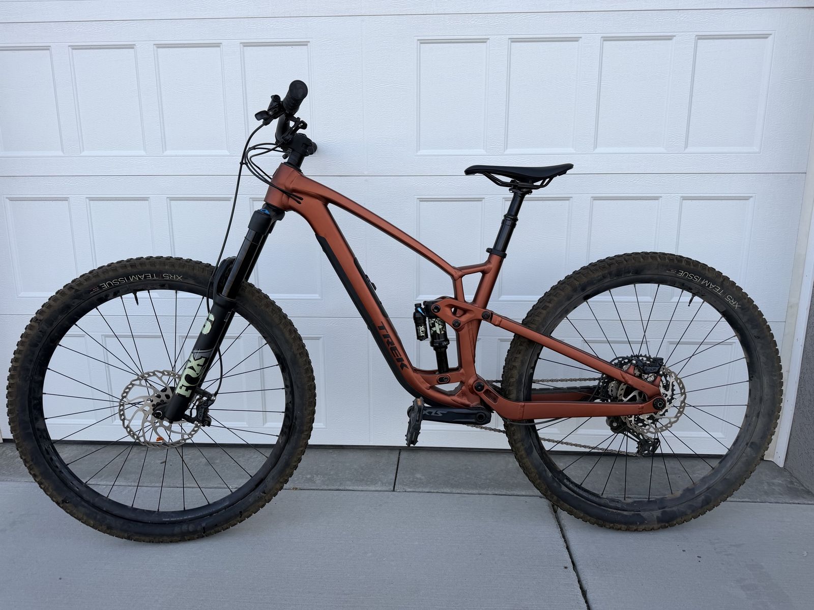 Trek Fuel EX 8 Gen 6 Full Suspension Trail Mountain Bike - Large, 29" Wheels, Aluminum Frame