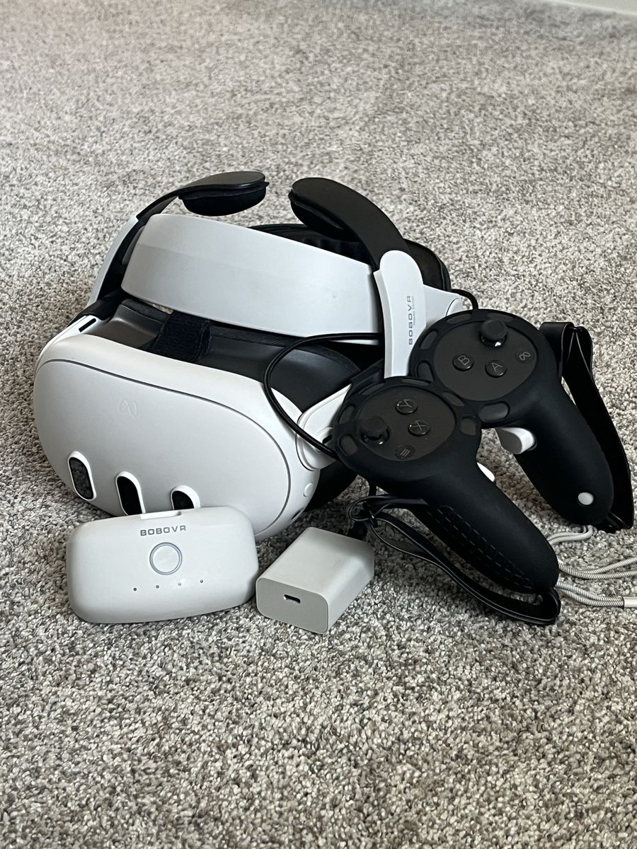 Meta Quest 3 VR Headset with BOBOVR Head Strap, Controllers, & Battery Pack. FULL BUNDLE