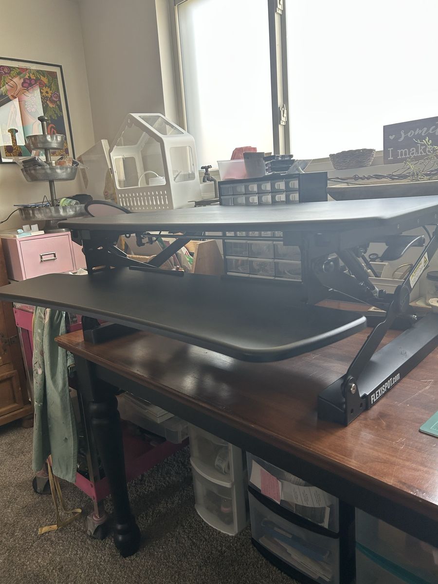 Sit and stand desk excellent shape, black