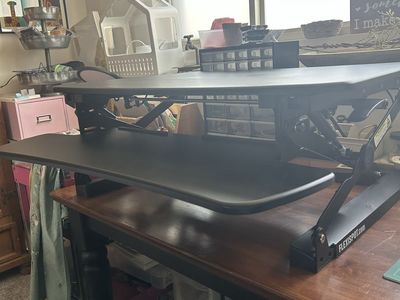 Sit and stand desk excellent shape, black