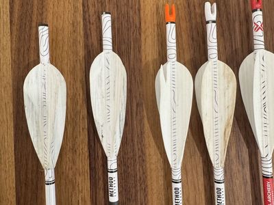 Custom ZMR 000325 Carbon Arrows - 15 Count, Target Practice/Hunting, Feather Fletching