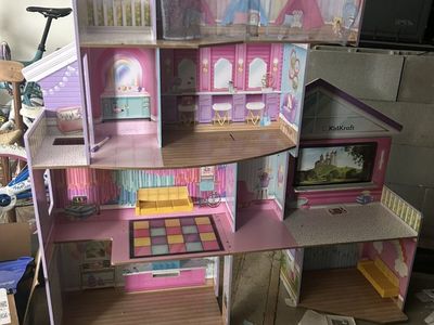 PrIncess Play Doll House $20