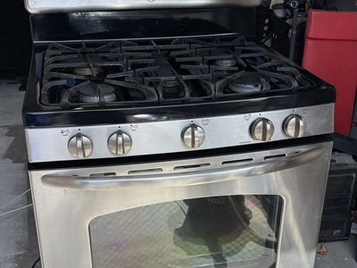 GE Stainless Steel Gas Range – 5 Burners